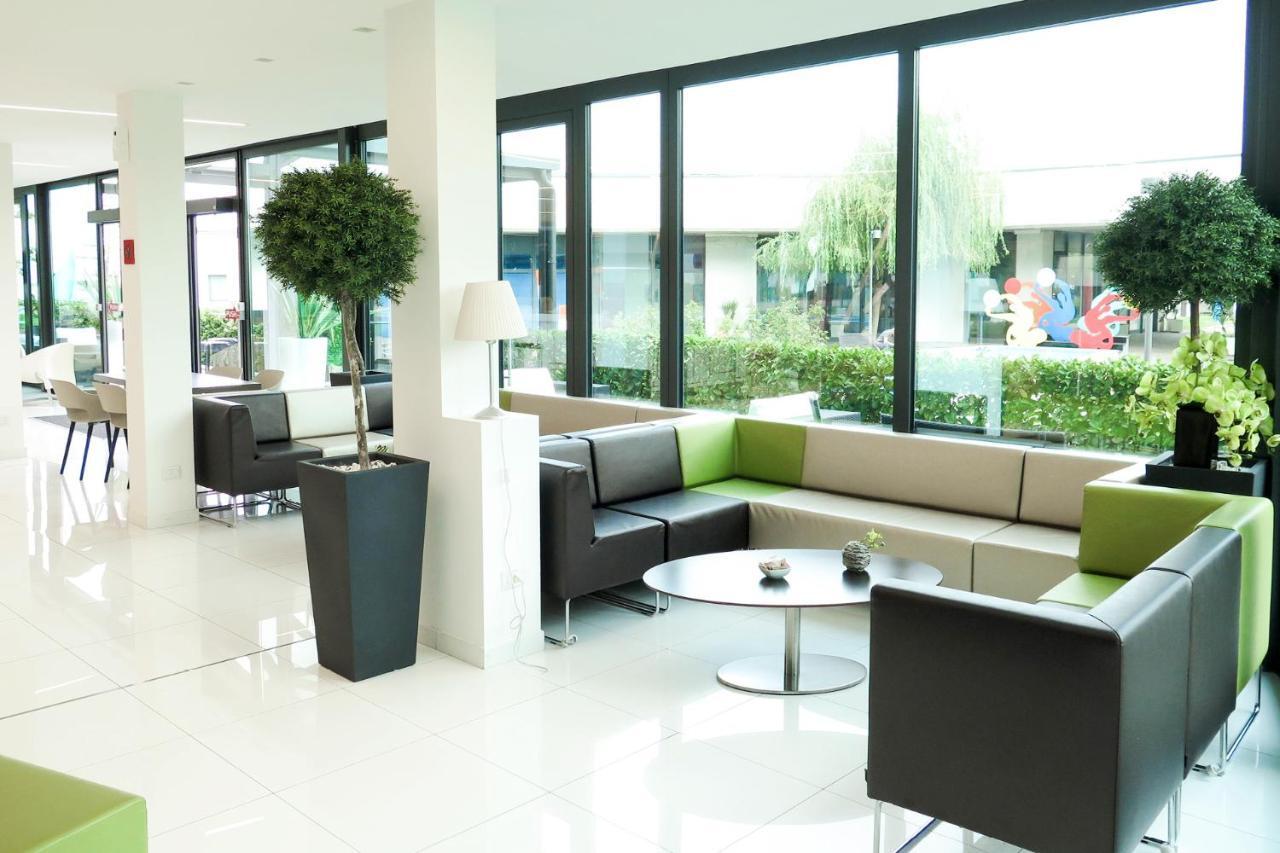 Ibis Styles Milano Melegnano Hotel Carpiano Buitenkant foto